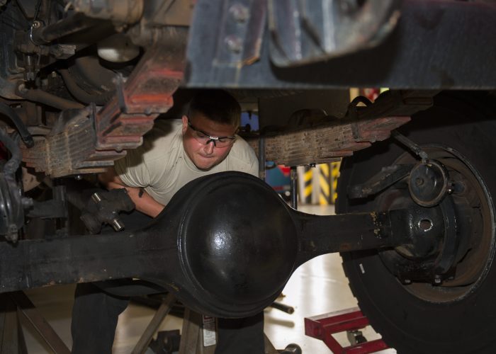 man calculating the Rear differential and axle ratio